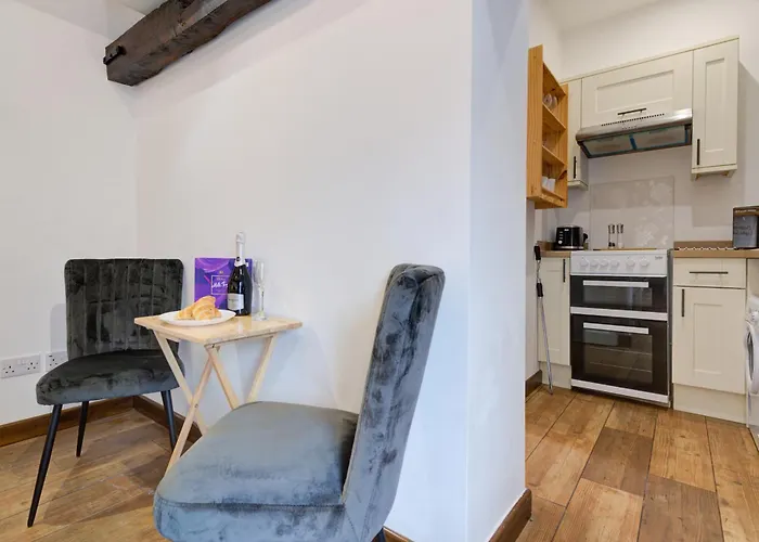 Work & Relax - Free Parking - 5 Mins To Stamford